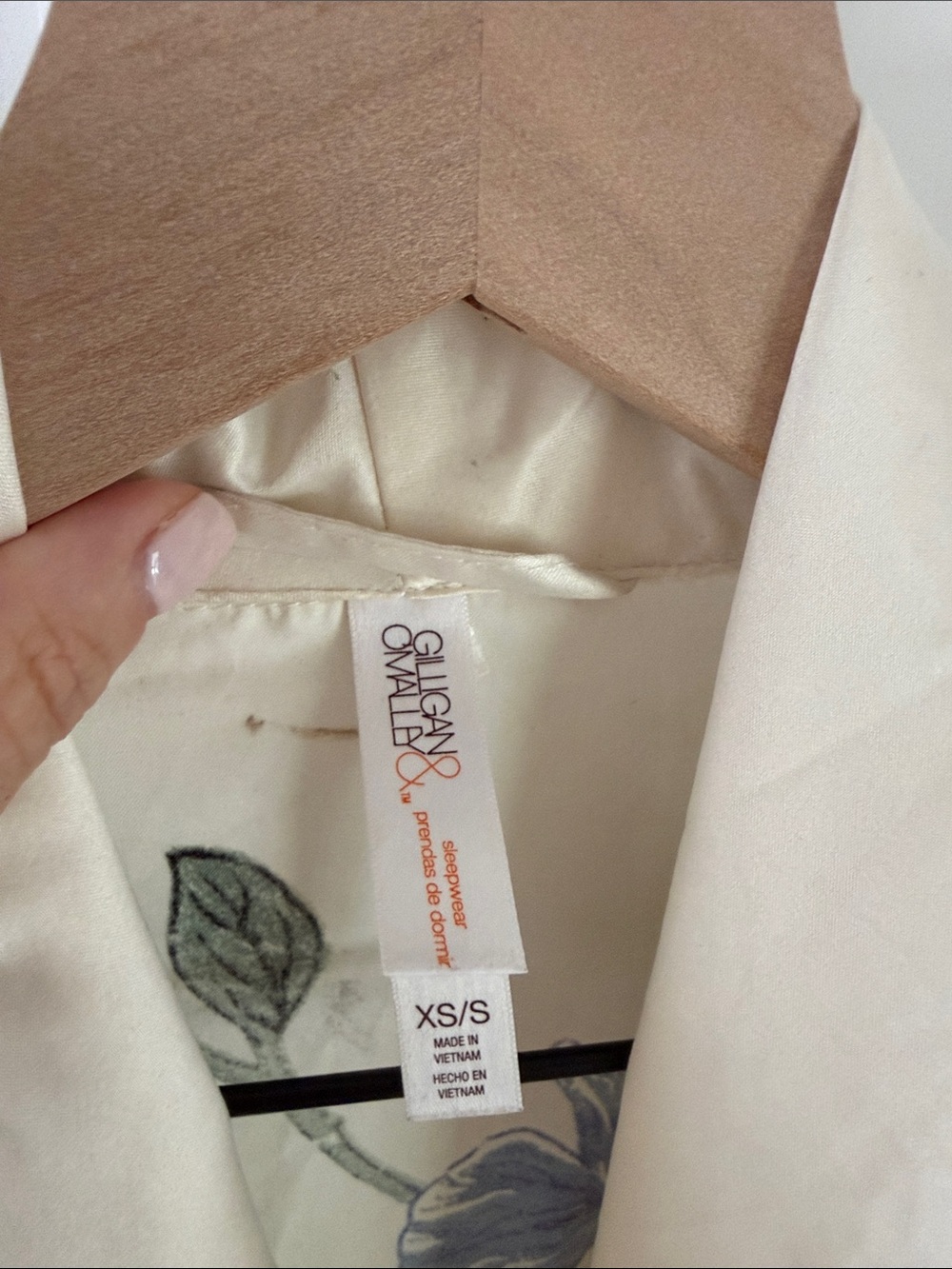 Gilligan & O'Malley Cream Floral Satin Robe - Picture 2 of 3